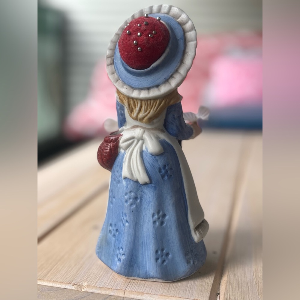VINTAGE Blue & White Porcelain Seamstress Figurine • Thread & Pins Craft Lady - Picture 8 of 15
